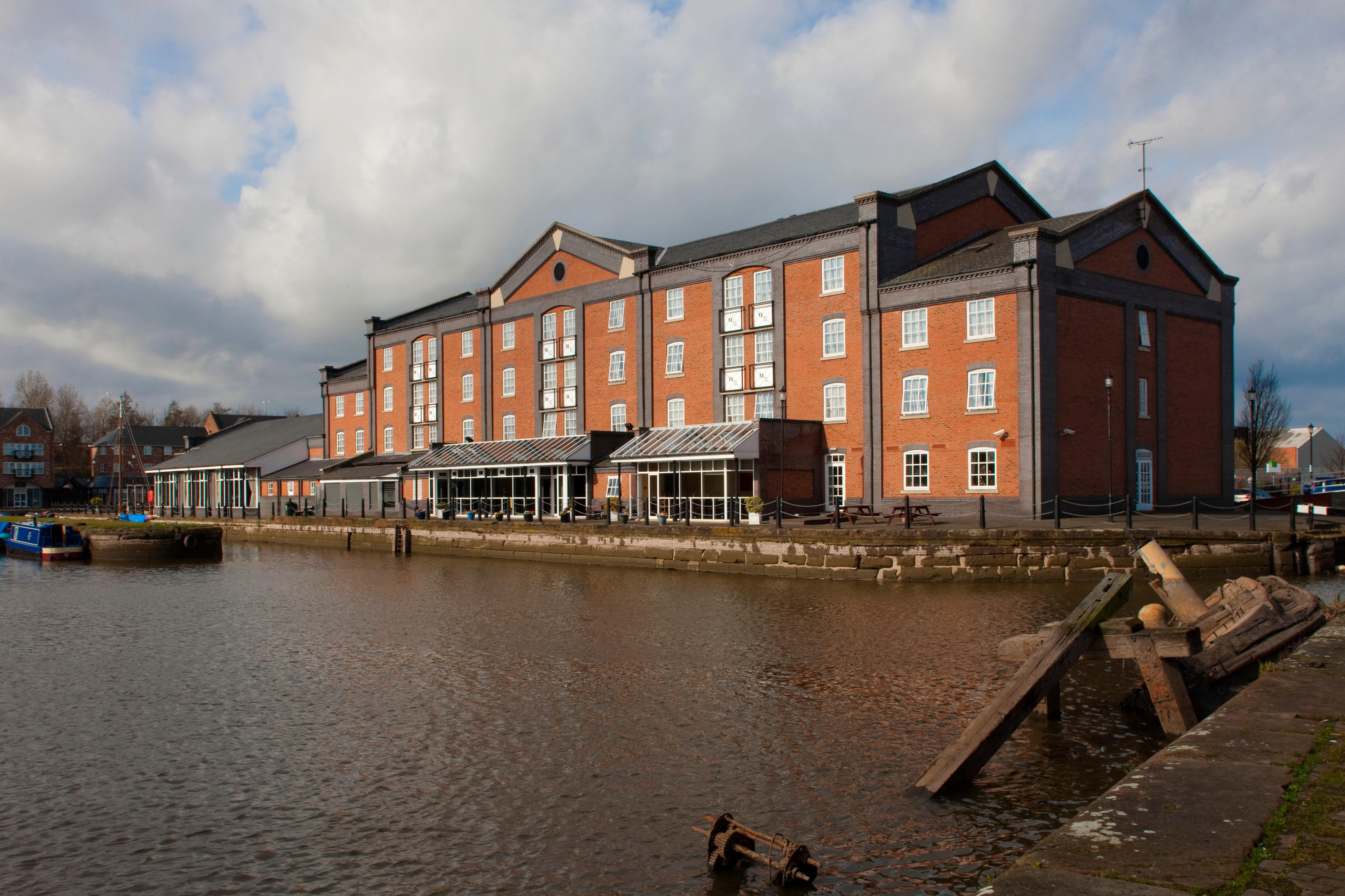 Holiday Inn Ellesmere Port/Cheshire Oaks By Ihg Exterior photo