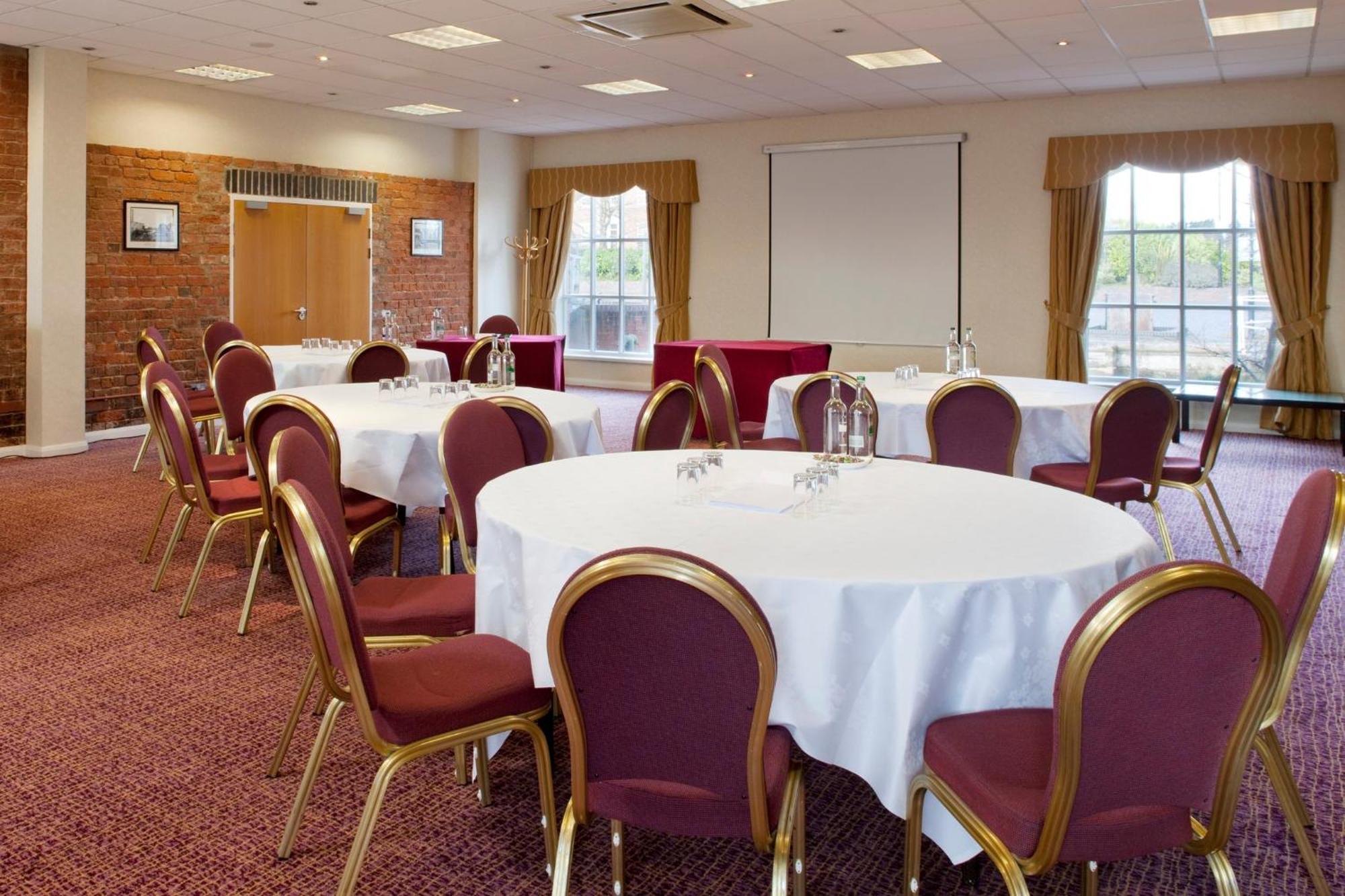 Holiday Inn Ellesmere Port/Cheshire Oaks By Ihg Exterior photo